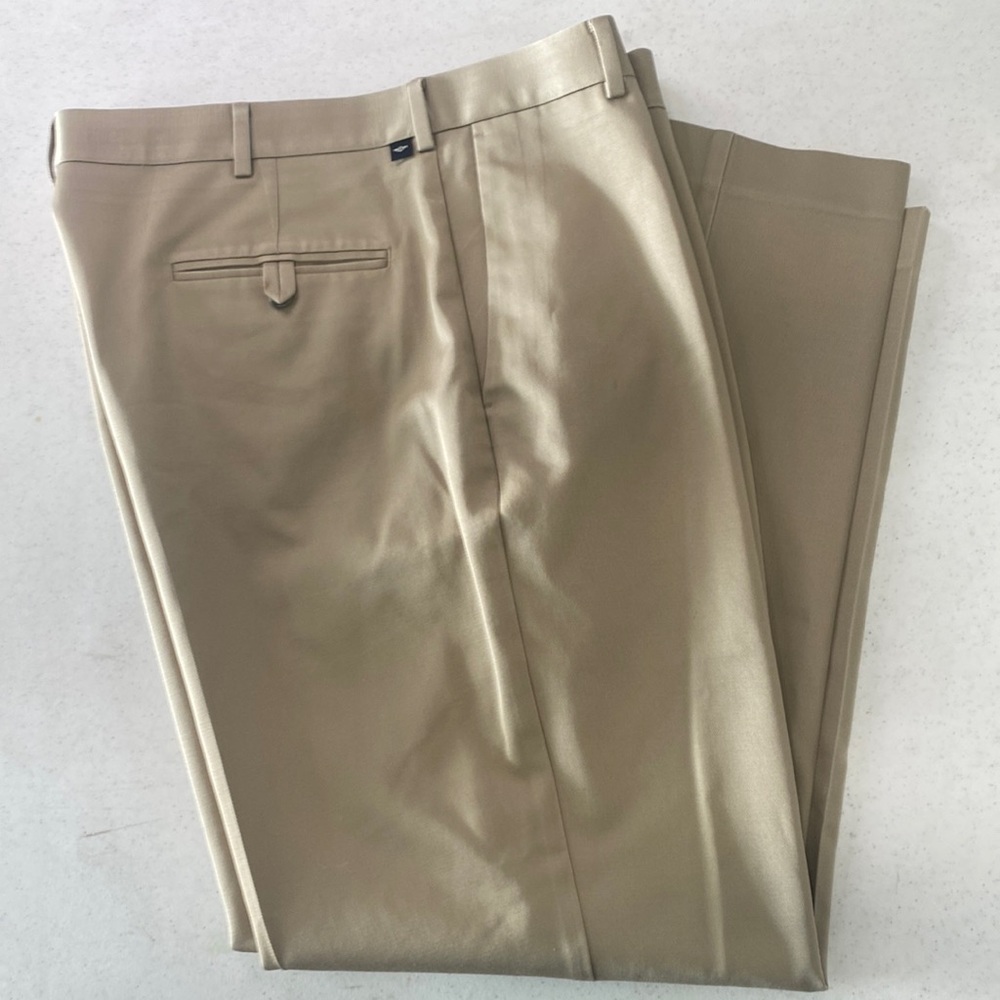 Dockers Premium Khaki 36x30 (measures 29) Rise 12”